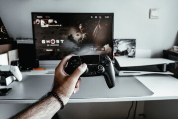 PS5 DualSense vs Xbox Series X Kontroll: Vilken ger den bästa spelkänslan?